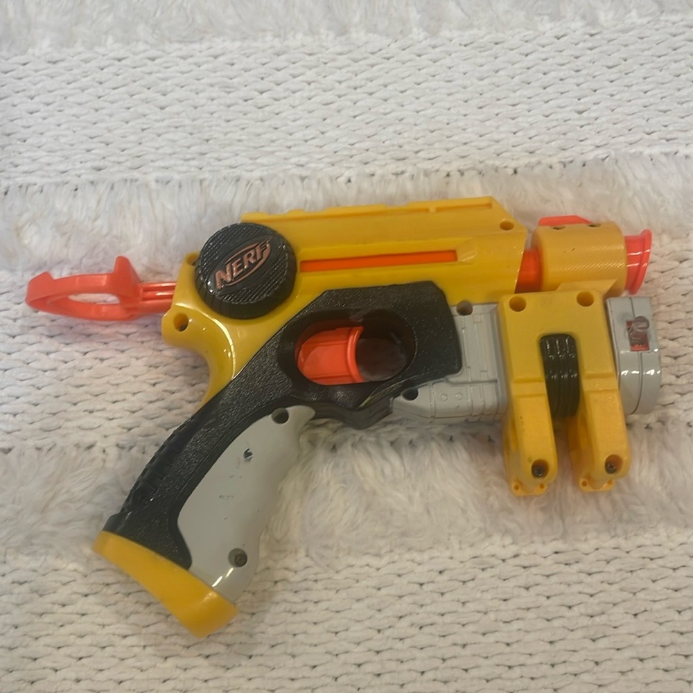 Nerf N Strike nite finder light beam targeting yellow